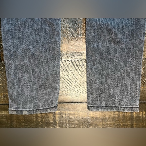 MOTHER Jeans High Waisted Looker, Bad Cat! Black Leopard Print, Size 26 - Picture 10 of 12